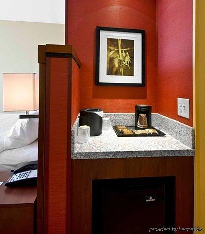 Courtyard By Marriott Hotel
