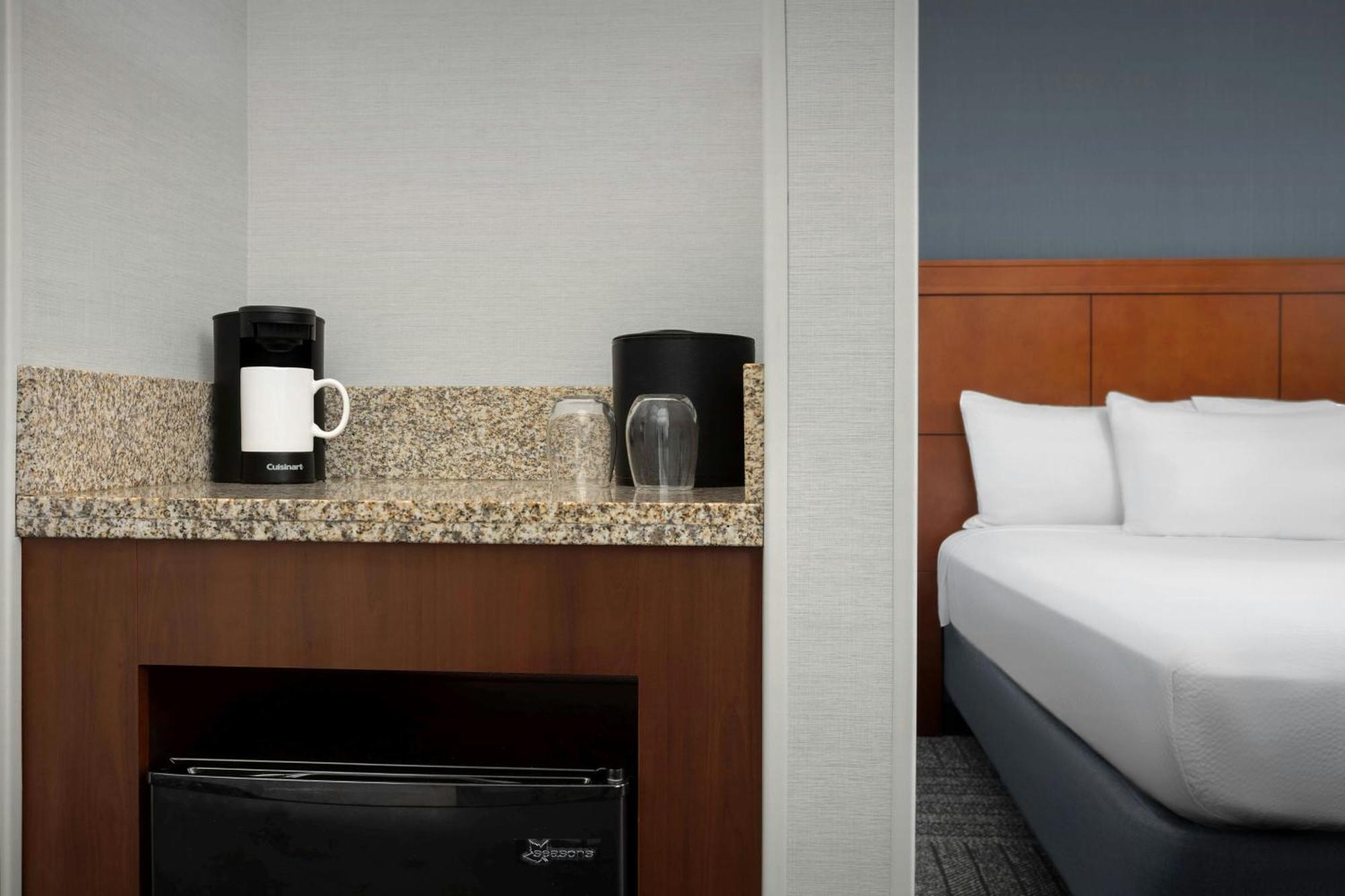 Courtyard By Marriott Hotel Salisbury