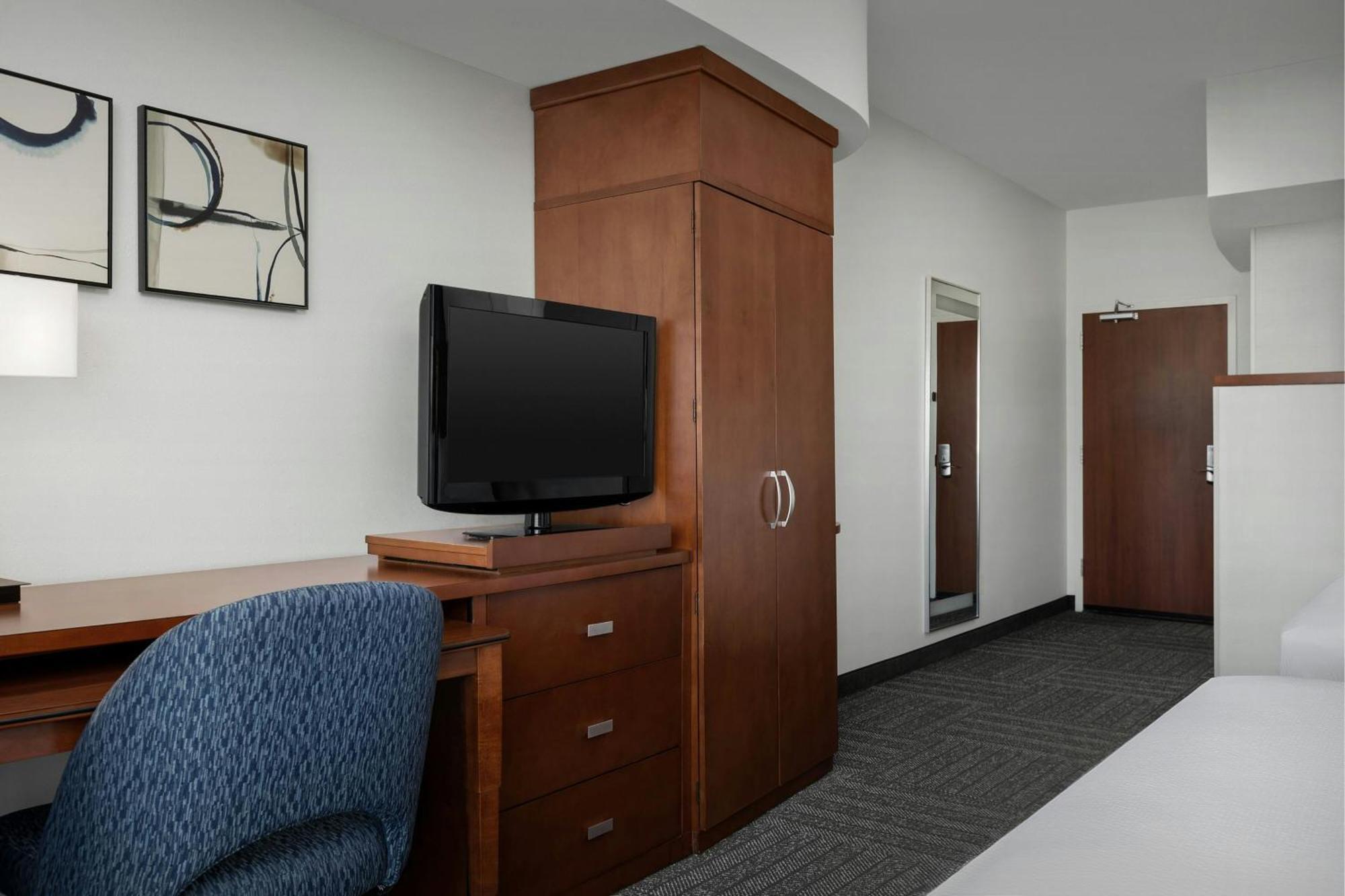 Courtyard By Marriott Salisbury