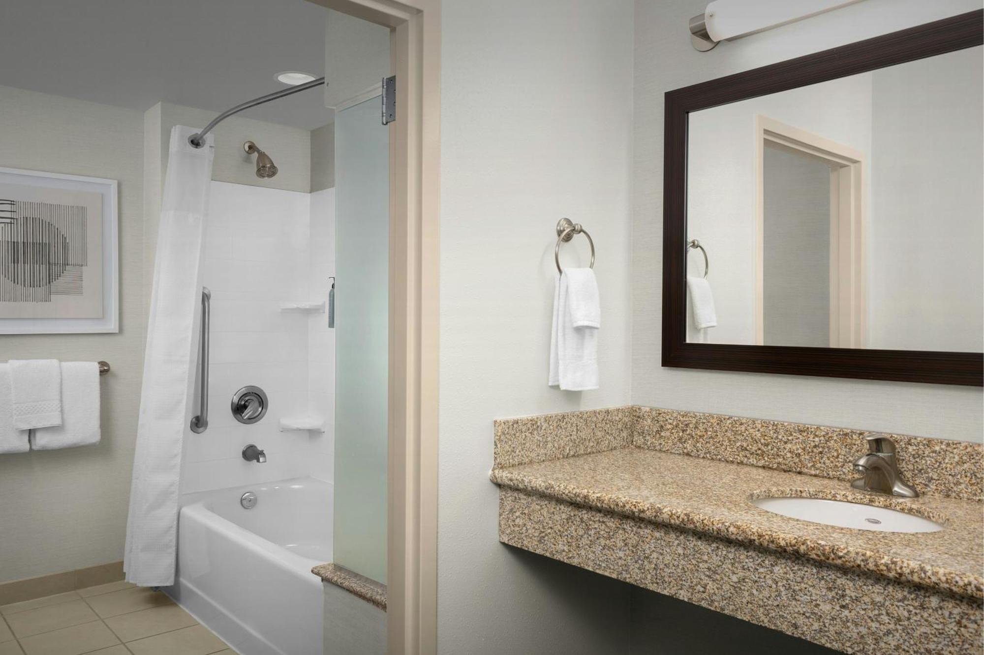 Courtyard By Marriott Hotel 3*