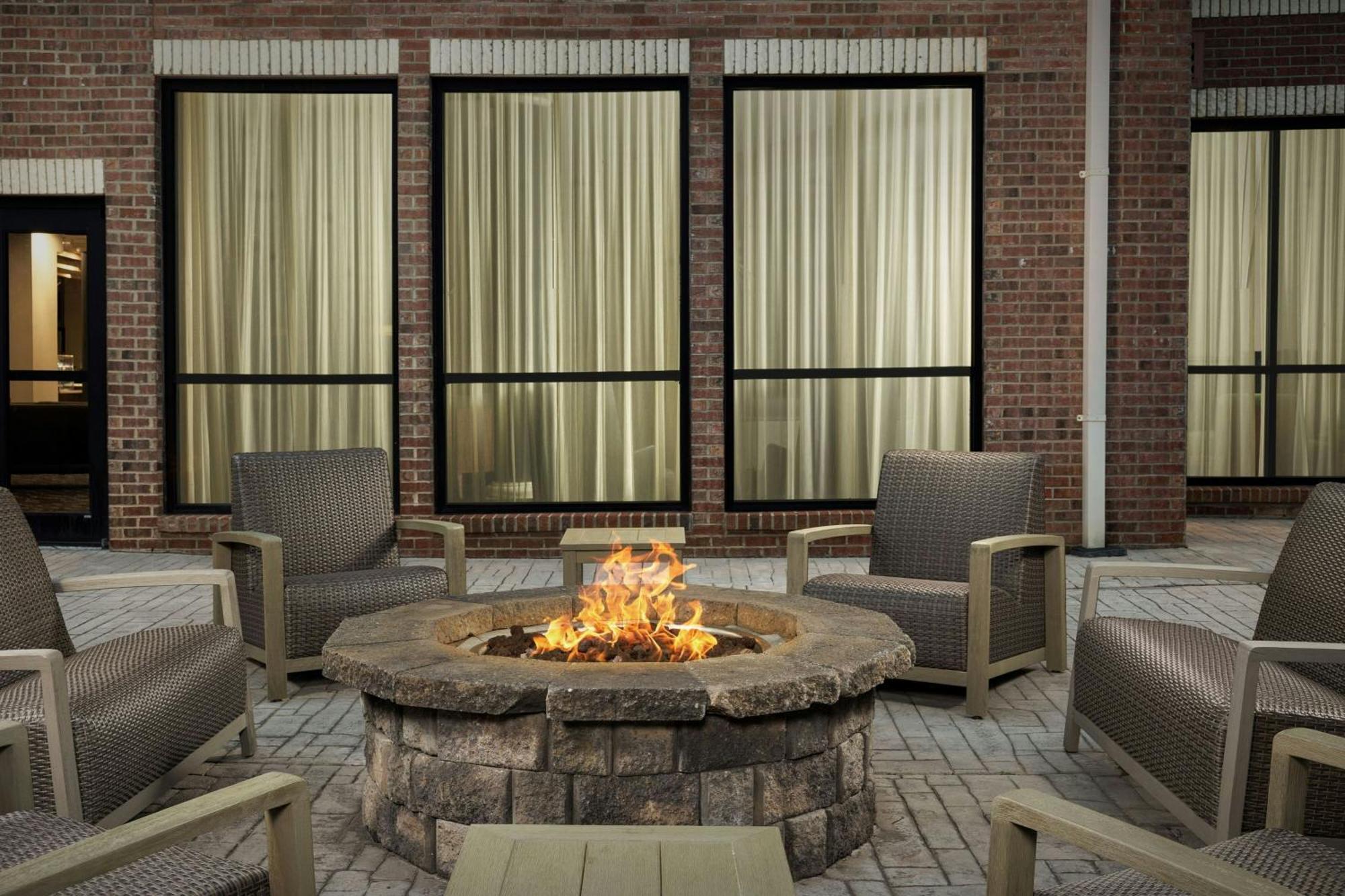 Courtyard By Marriott Hotel